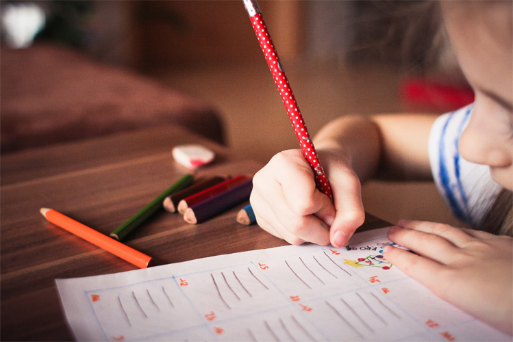 programs-advantage child writing